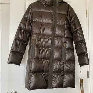 Donna Karan puffer down jacket. Brand new. Olive color $38 large.